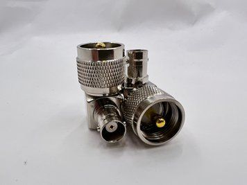Переходник UHF-Male - BNC-Female (коннектор папа - мама) угловой UHF-Male-BNC-Female-90 фото