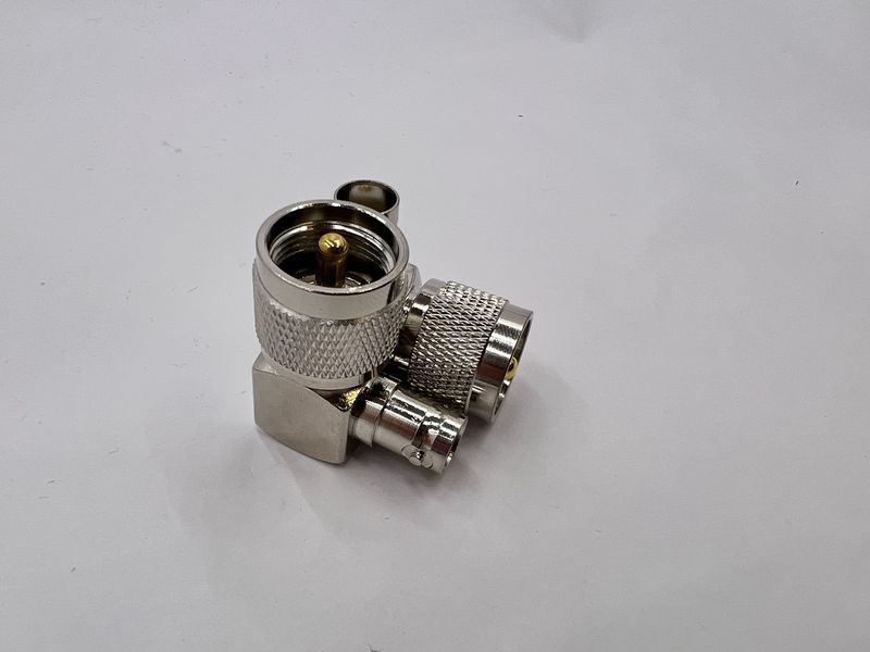 Перехідник UHF-Male - BNC-Female (конектор тато - мама) кутовий UHF-Male-BNC-Female-90 фото